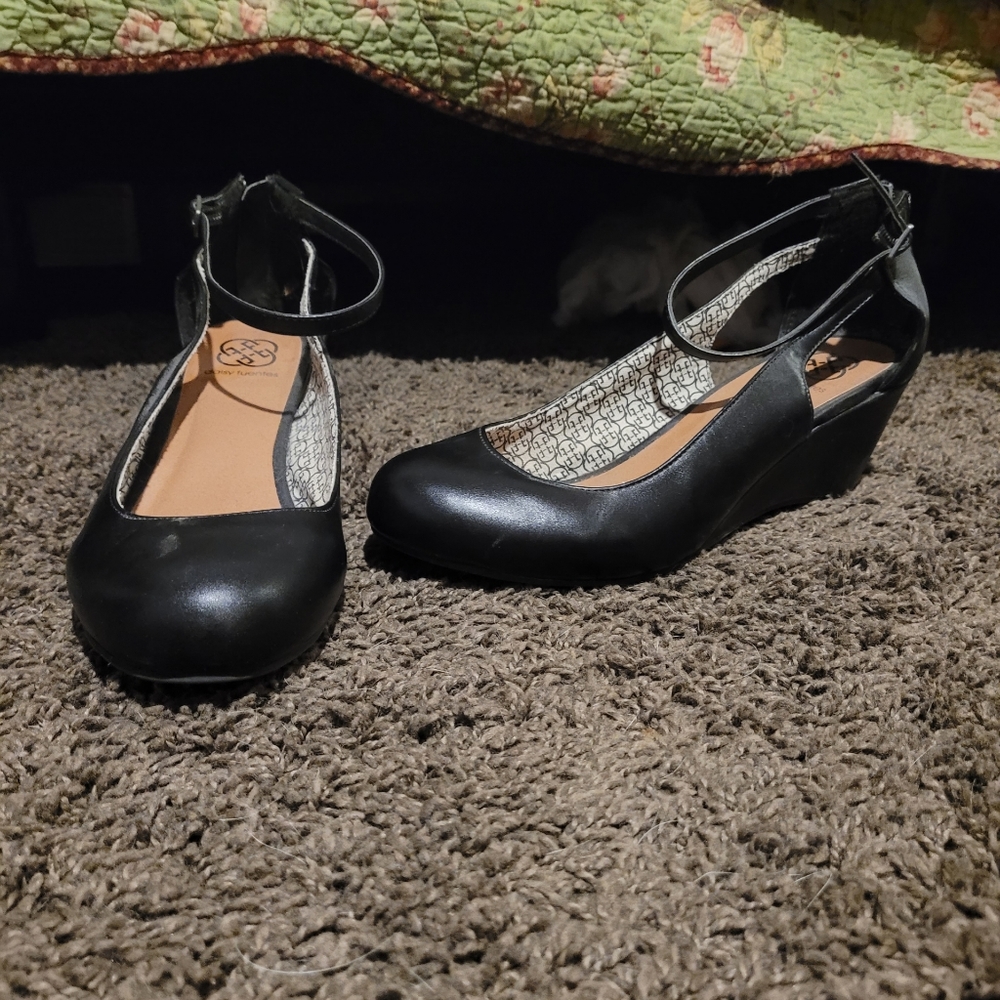 Black wedge